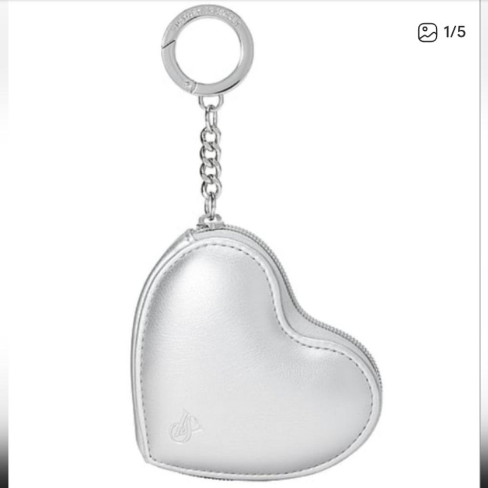 Victoria's Secret Metallic Heart Keychain🩶🤍🩶